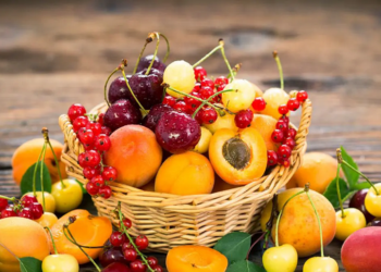 Cilat janë tre frutat më të mira për mëngjes dhe përfitimet e tyre për shëndetin