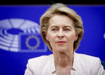 “Qëndro i fortë, trim dhe i patrembur”, shefja e BE-së del në mbështetje të Zelensky