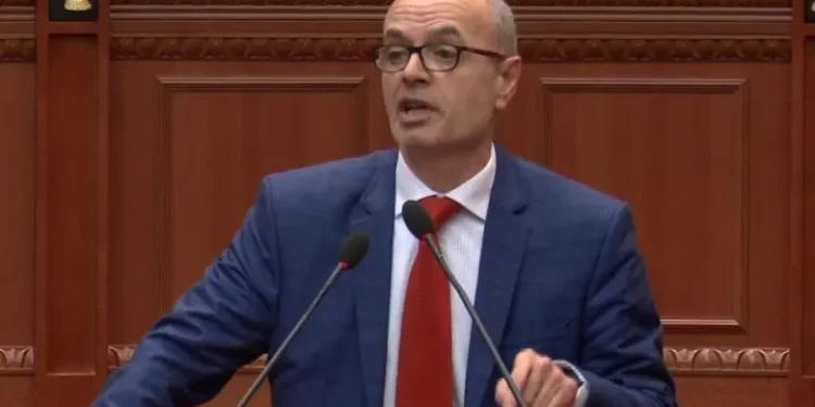 U tërhoq nga gara për deputet, Koçi: S’jam shoqërues missi