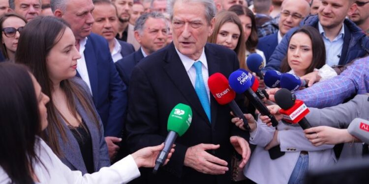 Berisha uron Ditën e Verës nga Elbasani: Shqiptarët optimistë për ndryshimin më 11 maj! Ka një MESAZH për Dashnor Sulën