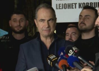 Protesta/ Ironia e demokratëve: Kryeministri kërkon ta edukojë TikTok-un?