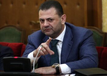 Doshi i “rrëmben” komisionerin Ramës