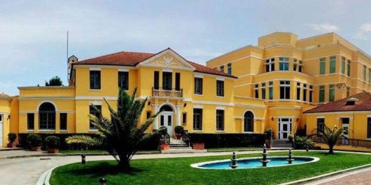 Ambasada e SHBA-ve në Tiranë PUBLIKON njoftimin e rëndësishëm për VIZAT!