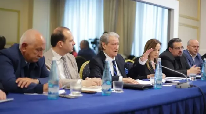 Berisha premtim biznesit: Pas 11 majit do të vendosim taksën e sheshtë 10 përqind