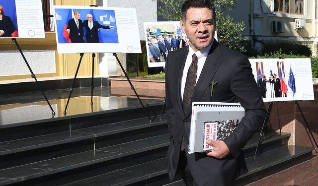 Arben Ahmetaj rikthehet në ‘Facebook’, mesazhi MISTERIOZ i ish-ministrit…