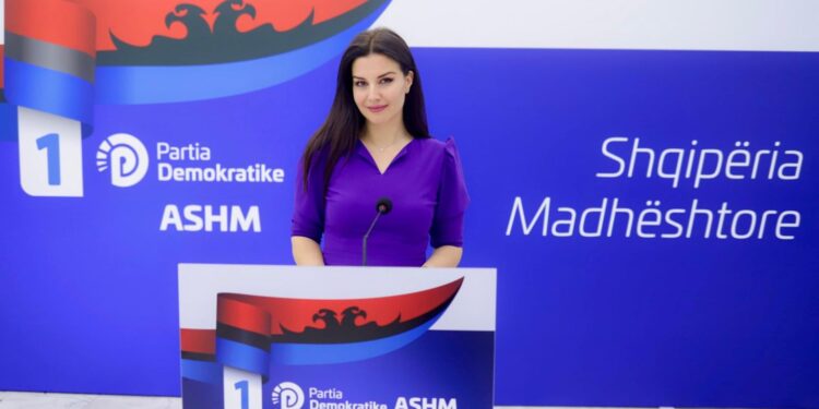 Garo: Edi Rama kopjon programin e prezantuar nga PD. Me urdhër të tij, mediat nuk transmetuan fronëzimin e Kryepeshkopit Joani në krye të kishës ortodokse