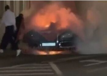 Atentat ndaj presidentit? Shpërthen në flakë limuzina e Putinit