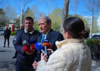 Berisha uron Fiter Bajramin: Do dyfishojmë fondet për komunitetet fetare. Ora e faljes së të Premtes do të jetë orar pushimi