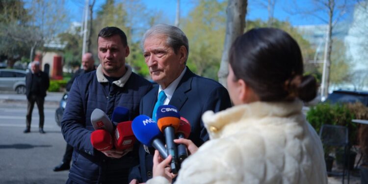 Berisha uron Fiter Bajramin: Do dyfishojmë fondet për komunitetet fetare. Ora e faljes së të Premtes do të jetë orar pushimi