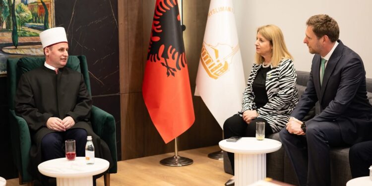 Princ LEKA uron “Fitër Bajramin”: Le të vijojmë të ruajmë dhe të forcojmë harmoninë fetare, një pasuri e çmuar që na bashkon dhe na bën më të fortë si komb