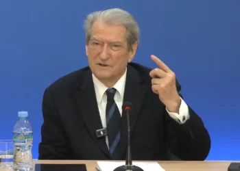 Berisha: Mazhoranca i hapi dyert kontrabandës!