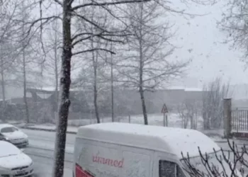 Korça mbulohet nga dëbora