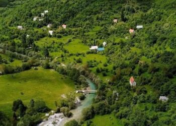 Trekëndëshi i Alpeve shqiptare, rruga Qafa e NdermajësTheth-Vrana-Curraj Epër