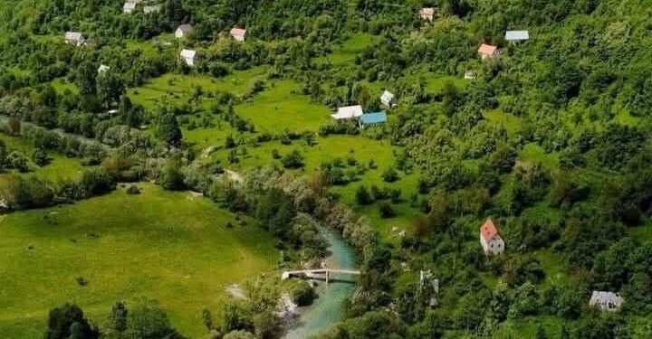 Trekëndëshi i Alpeve shqiptare, rruga Qafa e NdermajësTheth-Vrana-Curraj Epër