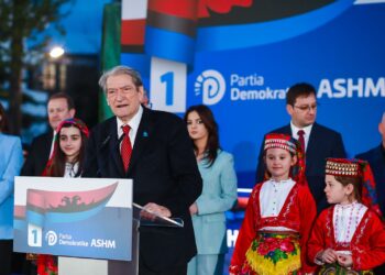 Berisha në Lezhë: U ktheva me një ndjenjë turpi nga Strazburgu, Ramës i kishin anuluar darkën