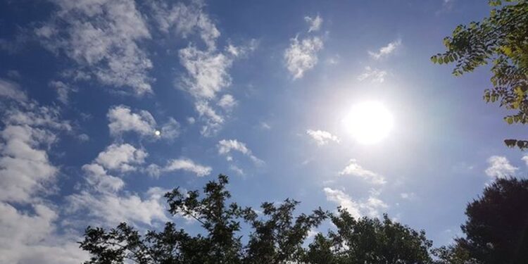 Kthjellime e vranësira, por edhe reshje shiu në disa zona/ Parashikimi i MOTIT për ditën e sotme