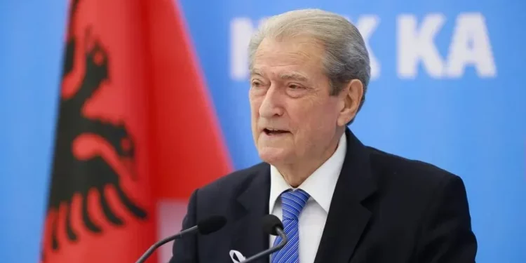 Zbulohet ora e mitingut/ PD çel zyrtarisht fushatën të premten, Berisha fton demokratët: Nisim rrugëtimin drejt fitores