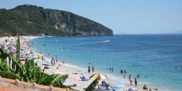 Të huajt FLUKS prenotimesh në Himarë, më 2 maj çelet zyrtarisht sezoni turistik