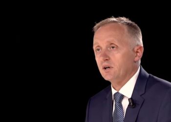 Pasaporta në Bruksel, tigani në Tiranë