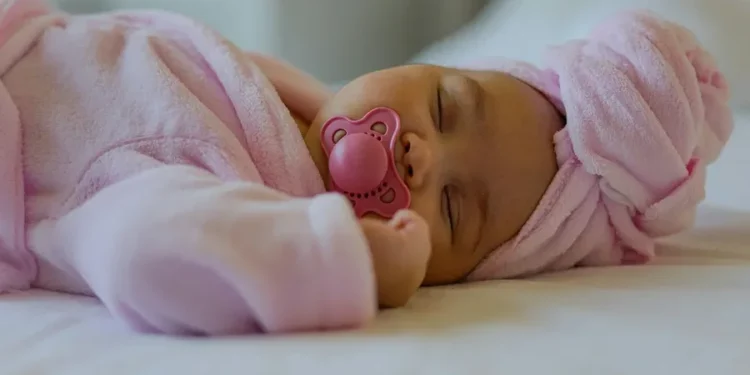 Ndalohet lindja e fëmijëve nga një nënë “surrogate” për çiftet e së njëjtës gjini në Greqi