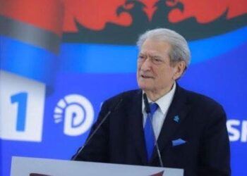 Berisha nga Vau i Dejës: Mos votoni për pasurimin e Tom Doshitt, të gjitha paratë ai i ndan me Edi Ramën!