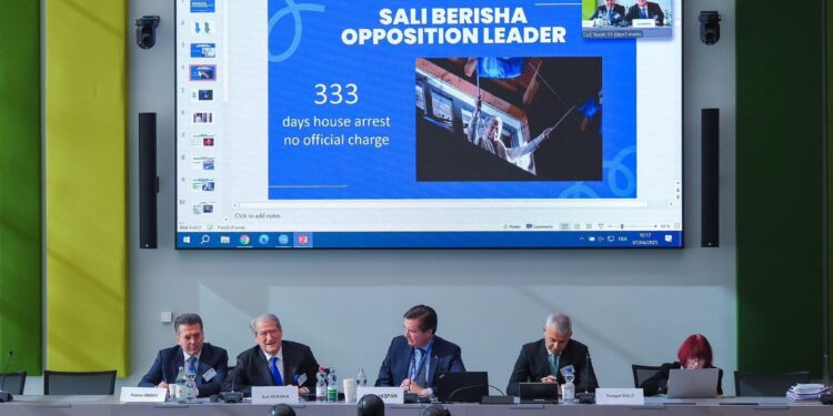 Vizita e djeshme e Berishës në PPE, shkatërroi dy mite të krijuara nga Rama