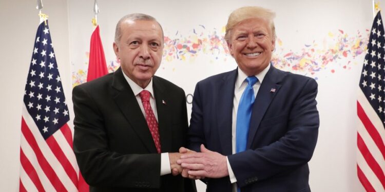 “Është i ashpër dhe i zgjuar”, Trump lavdëron Erdoganin: Më pëlqen ai njeri, kjo i çmend mediet!