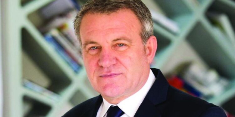 “Pse i braktisa studiot”, Malaj zbulon librat që po shkruan, njëri me titull “Si Rilindasit e babëzitur e shkatërruan PS-në dhe Shqipërinë”