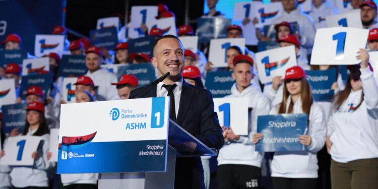 I riu Orest Berberi: le ta nisim këtë rrugë me këmbën e djathtë-që të na shkojë mbarë. Fitorja i përket Shqipërisë Madhështore!