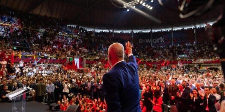 Fushatë e re, premtime të vjetra/ Edi Rama çel fushatën me premtimet e 2013, ujë dhe shëndetësi! Administrata thirret në shesh