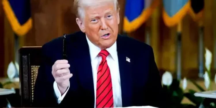 Donald Trump synon të dëbojë 1 milion emigrantë nga SHBA