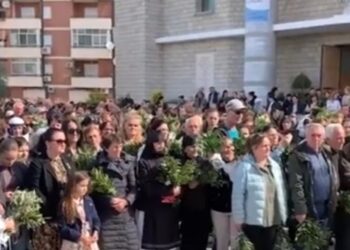 FOTO E DITËS: Katolikët kremtojnë sot të “Dielën e Larit”, e diela para Pashkëve