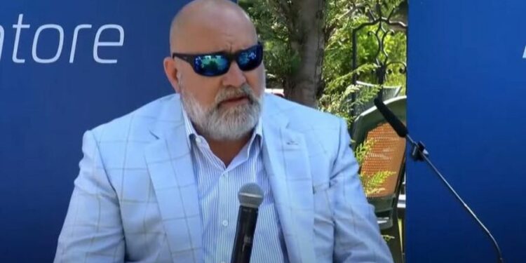 ”Politikat e 12 viteve kanë vështirësuar qëndrimin e rinisë në Shqipëri”, LaCivita: Berisha iu siguron që të gjeni suksesin këtu!