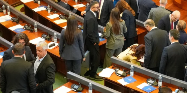 Kosova pa qeveri! Dështon për të dytën herë Seanca për konstituimin e Kuvendit