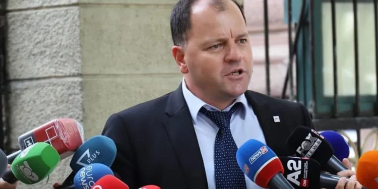 ”Asnjë kodosh politikan nuk mund të denigrojë figurën time”, Maliqi reagon ndaj prezantimit të bërë në Berat