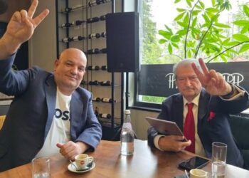 Refuzoi kafen me Ramën, Ilir Vrenozi poston foton me Berishën: Kafe burrash