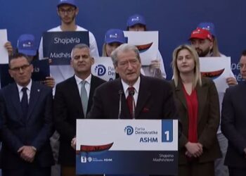 Berisha shpalos planin për arsimin nga Saranda: Do të hiqet mesatarja, 200 euro bursë që të gjithë të rinjtë të shkollohen