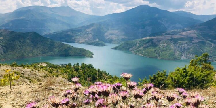 MOT i paqëndrueshëm, por temperaturat mbeten të larta/ Reshje shiu në disa zona