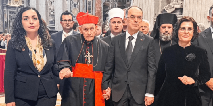 Presidentja Osmani bën homazhe në Vatikan për Papa Françeskun