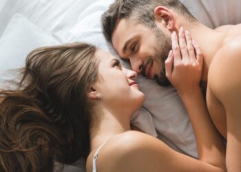 Pse duhet bërë s*s në mëngjes dhe cilat janë 9 përfitimet e pabesueshme që sjell marrëdhënia intme?