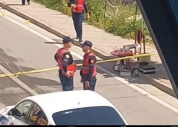 Laç/ Katër persona të plagosur, kalimtarja u qëllua aksidentalisht. Digjet makina