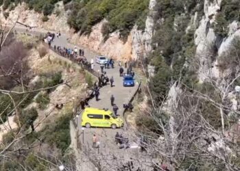 Gruaja ngatërron gazin me frenat, shtyp njerëzit në Kishën e Laçit