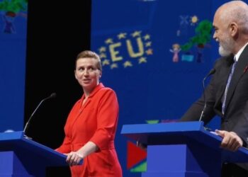 Gafë në konferencë/ Kryeministrja e Danimarkës nxjerr blof Ramën: Nuk jam …