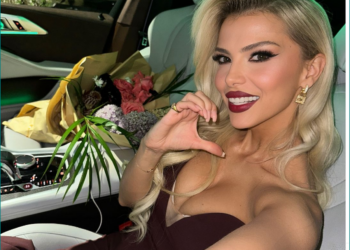 FOTO/ Marina feston DITËLINDJEN, me këtë rast zbulon për herë të parë PORTRETIN e vajzës së saj