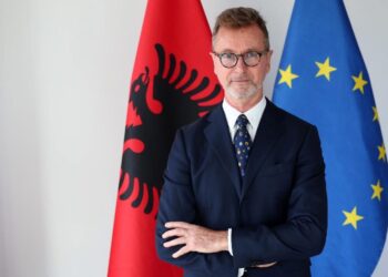 Ambasadori i BE: Kam dy fëmijë me ish-gruan. Tani jam martuar me një burrë, mënyra si jam unë nuk është kërcënim për ju