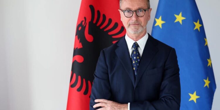 Ambasadori i BE: Kam dy fëmijë me ish-gruan. Tani jam martuar me një burrë, mënyra si jam unë nuk është kërcënim për ju