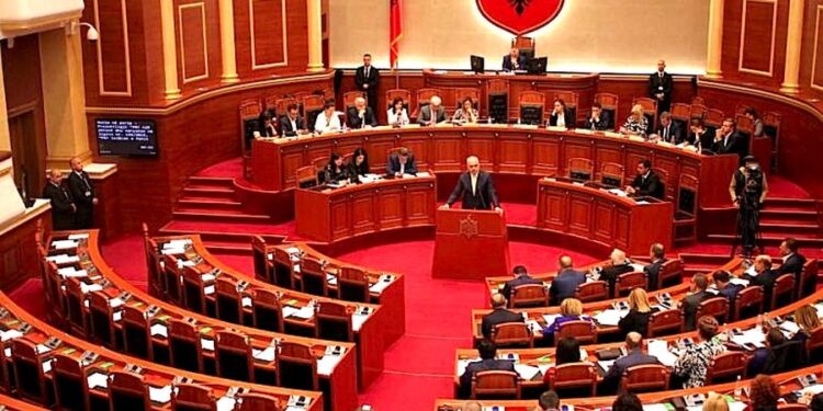 EMRA të vjetër e të rinj! Kush janë 140 deputetët që do të ulen në Kuvend (LISTA)