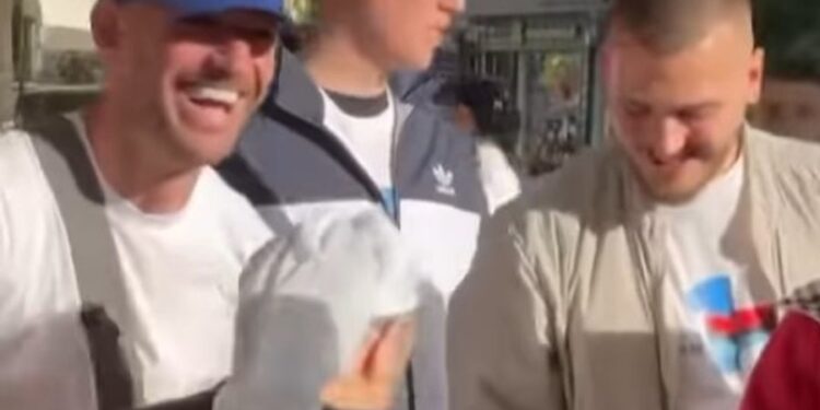 STRESI nuk e tradhëton Partinë Demokratike! Shfaqet duke shpërndarë fletëpalosje nëpër rrugët e kryeqytetit