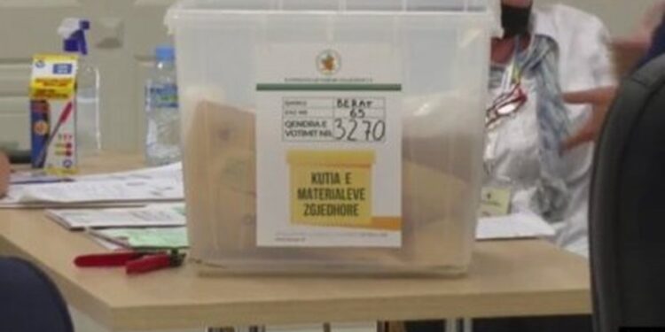 KAS vendos: KUTITË e fletëve të votimit të qarkut Tiranë do të rinumërohen!