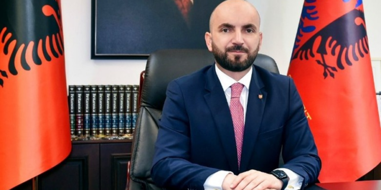 PROFIL/ Gledis Nano, i fundit në garë për drejtuesin e parë të BKH-së